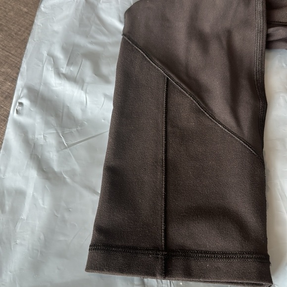 Lululemon Black Capri 23” Leggings. Size 4. - Picture 10 of 12